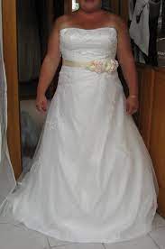 Reizvolle tätowierungfrau im brautkleid stockbild bild von. Heute Mal Dicke Oberarme Der Dauerbrenner Brautmodenhaus Schwarzhausern