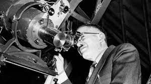 Klayd tombo, ein junger astronom am lowell observatory, initiierte die studie, berichtete die entdeckung der. Pluto Doch Wieder Ein Planet Swr Wissen