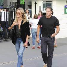 As such, the show presents an overview of the formative crucial years. Vito Schnabel Tranen Drama Um Heidi Klum Intouch