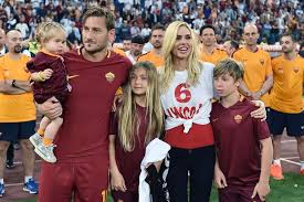 All you need to know about ilary blasi, complete with news, pictures, articles, and videos. Figli Di Ilary Blasi Quanti Anni Hanno