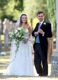 Wysteria style ivory wedding dress size 8/10. Beyonce S Wedding Vow Renewal Dress Star Reveals The Couture Look She Wore For A Ceremony With Jay Z London Evening Standard Evening Standard