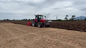 Kyle Selman putting his new...