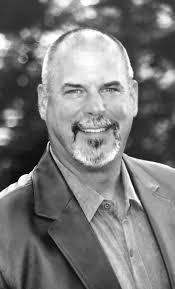 Speakers sing praises of Boyne City to large crowd