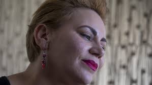 Cancer survivor shares red roses