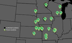 It's hard to believe that wahlburgers burger restaurant owned by the famous wahlberg family can be found at 29 locations. Hy Vee Ceo Randy Edeker On Expansion Of Grocery Stores And Wahlburgers Anuk Mobile