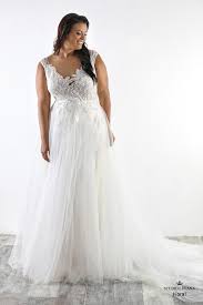 Plus Size Wedding Gown With Unique Lace Top And Tulle Skirt Koral Studio Levana Plus Size Wedding Gowns Tulle Skirt Wedding Dress Wedding Dresses Plus Size