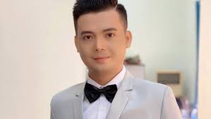 Ca sĩ Hoàng Sanh làm say đắm lòng người với những bản nhạc Bolero