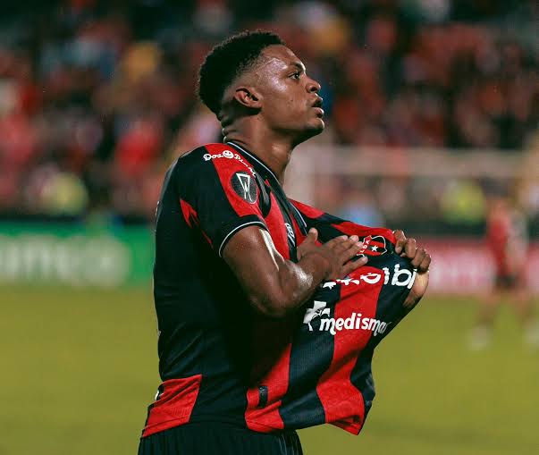 Rashir Parkins ya fue operado de la rodilla: esto informa la Liga | CR Hoy