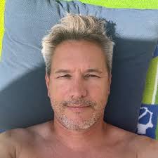 So nice to see her as herself. Filters are not needed. Just age gracefully.