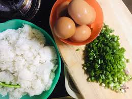 Walaupun berusia lebih dari 60 tahun tetapi kemahiran dalam memasak dan rasa. Video Resepi Nasi Goreng Telur Korean Style