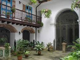The spanish house plan, with its touches of the fanciful, romantic, and. Casas De Estilo Espanhol Com Patios Interiores Deslumbrante Spanish Style Homes Hacienda Style Courtyard House Plans