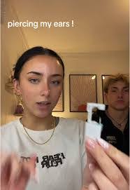 Shelby Sampson's Instagram, Twitter & Facebook