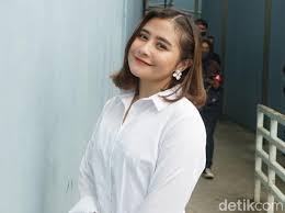 Artis cilik prilly latuconsina merupakan artis yang berkebangsaan indonesia, tak hanya menjadi artis saja namun juga menjadi koki. Cerita Prilly Latuconsina Pasang Tarif Endorse Capai Rp 100 Juta