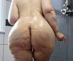 Curvy MILF AnneMarie escort girl in Sheffield