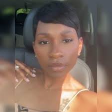 Caitlin Davidson's Instagram, Twitter & Facebook