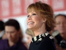 Mary tyler moore 's tv legacy stretches far and wide — but among her most memorable onscreen moments is the iconic hat toss featured in the mary tyler moore show 's opening sequence. Mary Tyler Moore Whose Career Inspired A Generation Of Women Dead At 80 Cbc News