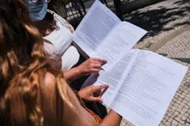 As médias nos exames nacionais desceram na maioria das disciplinas, num ano em que o grau de dificuldade das provas aumentou , mas só física e química ficou abaixo do 10, com uma queda de mais de três valores. Exame De Portugues Com Fernando Pessoa Podemos Dar Asas A Nossa Imaginacao Reportagem Publico