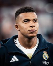 🇫🇷 Kylian Mbappé this season for Real Madrid: • 10 games • 14 goals • 2  assists • 1 hattrick • 6 MOTM awards • 33 dribbles completed • 30 chances  created BEST PLAYER IN THE WORLD. 🔥