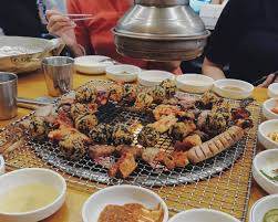 Block 75 serves korean dishes aimed at malaysian tastebuds, such as kimchi ramyun with siu yoke and creamy cheese pizzas topped with kimchi. 10 Korean Restaurants In Kl Pj That S Recommended By Koreans Expats