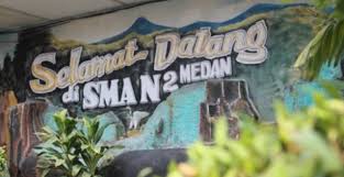 Dimana memiliki banyak sekali fasilitas yang mumpuni dan masuk kedalam top 10 sekolah. J30w2r9bvbyv8m