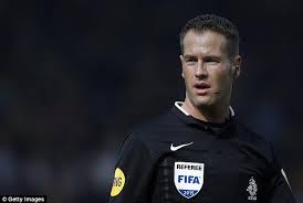 Umarım kendisi hakkında sayfalarca entry girmek zorunda kalmayız. Arsenal Goalkeeper David Ospina S Embarrassing Champions League Gaffe Leads To Fifth Official Rule Change Daily Mail Online