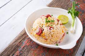 Variasi yang anda temui saat ini dikarenakan bahan yang digunakan tergantung pada masyarakat setempat. Tips Membuat Nasi Goreng Agar Lebih Sehat Dari Ahli Bisa Buat Menu Diet Halaman All Kompas Com