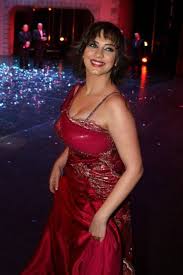 «آثرت الفنانة سلاف فواخرجي الاعتذار عن عدم المشاركة في الجزء التاسع من (باب الحارة)، الذي كان من المقرر أن تكون بطلةً رئيسية لأحداثه، بعدما حلّت ضيفةً على ثامن أجزائه. Ø³Ù„Ø§Ù ÙÙˆØ§Ø®Ø±Ø¬ÙŠ ØªÙ†Ø¶Ù… Ø¥Ù„Ù‰ Ø¨Ø§Ø¨ Ø§Ù„Ø­Ø§Ø±Ø© Ø§Ù„Ø¯ÙŠØ§Ø±