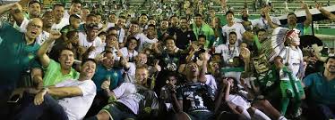 Alan ruschel ist einer der überlebenden des flugzeugabsturzes von kolumbien. Chapecoense Gewinnt 1 Titel Nach Flugzeugabsturz 4 4 2 Com