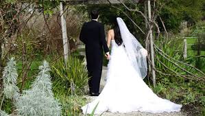 Il est temps de lui faire votre demande en mariage ! Coronavirus Le Mariage Sera T Il Possible Apres Le 11 Mai Linfo Re Magazine Couple
