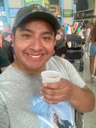 30 year old chef from and based in NYC. Love older women lets chat 😁