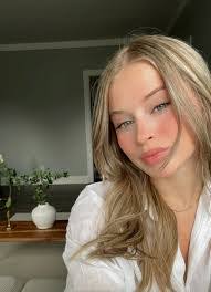 Stacey Bean's Instagram, Twitter & Facebook