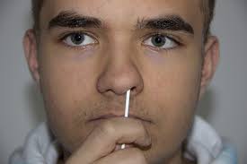 You only need to insert a cotton swab shallowly into the nose. Corona Schnelltests Hier Konnen Sie Sich In Hamburg Testen Lassen Sat 1 Regional