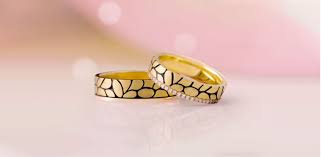 Couple bands are usually plain gold rings. Your Guide For Buying Couple Rings Gold Malabar Gold And Diamonds Blog