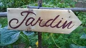 pancarte en bois pour le jardin decorations murales par ptitecrea decoration murale jardins parement mural
