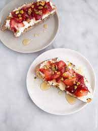 Strawberry Ricotta Toast The Little Epicurena Recipe Health Food Breakfast Smoothie Recipes Healthy Food