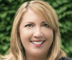 Eileen Pate's Instagram, Twitter & Facebook