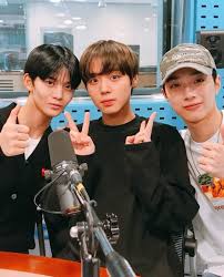 Packing = tidak dikirim) * #wannaonephotocard #thereforegoods jual baca desc wanna one special gift therefore photocard daniel ong jihoon guanlin. Wanna One Jihoon Selca Explore Tumblr Posts And Blogs Tumgir