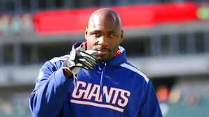 Brandon jacobs's height is 6 ft 4 in (1.93 m) and he puts on an estimated weight of 265 lbs (120 kg). Brandon Jacobs Announces Retirement After Nine Nfl Seasons