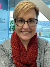 Lori Lakes's Instagram, Twitter & Facebook