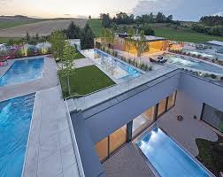 Polytherm Edelstahl Pools Und Whirlpools Schwimmbad De Pool Edelstahlpool Aussenpool