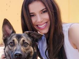 Roselyn Sánchez y la mascota Draco celebran 4ta edición de Pet SOS  Christmas Wouf Wouf Fashion Show and Bazaar