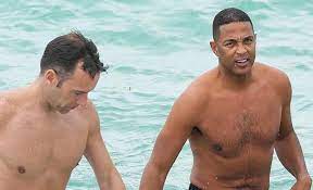 Don Lemon Enjoys Miami Vacation - Men Celebrities