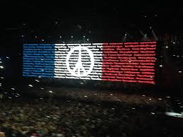 Il en faut une deuxième pour avoir la certitude qu'il s'agit d'une attaque terroriste (…) U2 Rend Hommage A Paris Aux Victimes Des Attentats