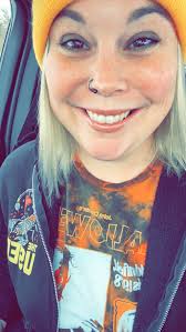 Nobody: Me: Listens to Louis Prima music at 11:00 PM Driving home from work 