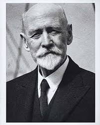 The 1926 wedding photo of Garnet Pearce (1888-1966) and Hilda Stroud  (1894-1958). They were married in Parramatta and, for the rest of their  lives, both of them lived at the home "Waverley"