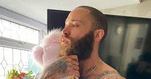 Ashley cain kisses baby daughter and tells fans it's her last night in hospital. Vptipkbbvgjom
