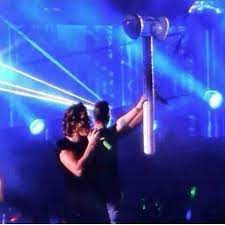 Only one picture is going viral? Finally Someone With Us One Direction Pictures Harry Styles Concert