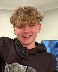 Derek Doss's Instagram, Twitter & Facebook