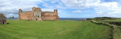 Výhled z hradu je na celé město. Skotsko Hrad Tantallon Castle Mapio Net