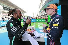 Lewis hamilton was born on january 7, 1985 in stevenage, hertfordshire, england as lewis carl davidson hamilton. Formel 1 Hamilton Beobachtet Den Feind Lerne Uber Verstappen